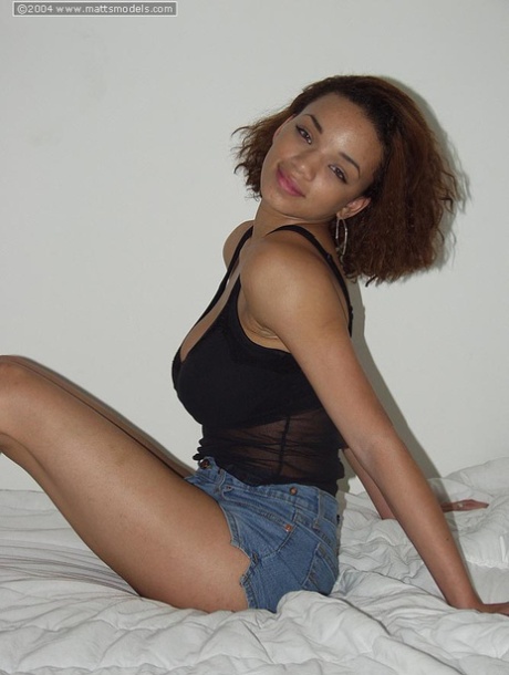 Vraie femme de chambre noire plutôt sexy des photos