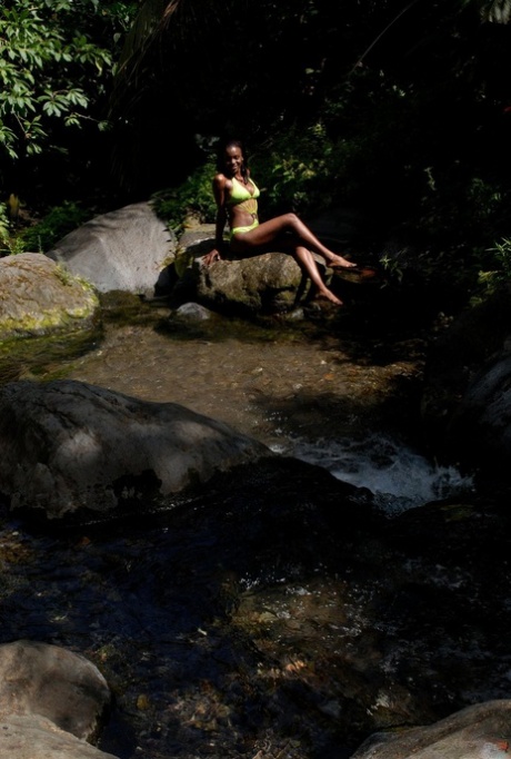 Maman lesbienne brésilienne Squirt xxx magnifique des photos