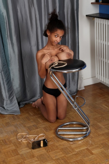 Femme amateur noire érotique sympa photos