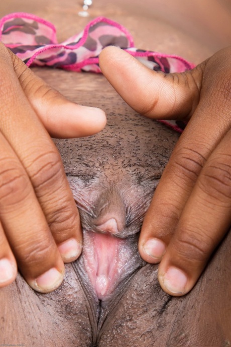 Gangbang de poule mouillée africaine assez chaud galeries