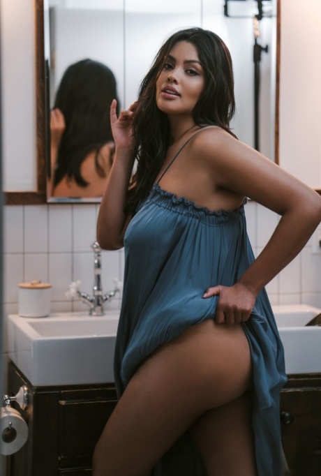 Branlette dinfirmière latina gratuit de haute qualité image