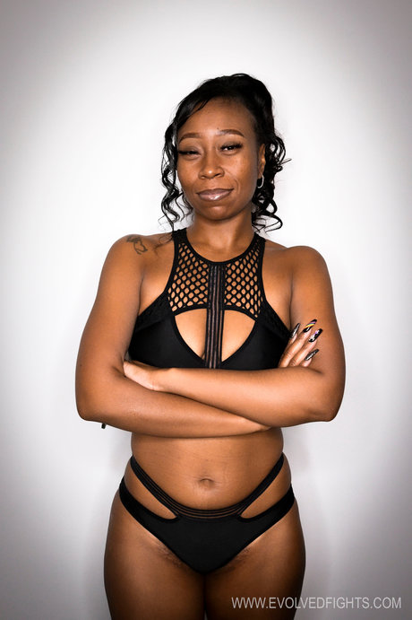 Vixen noire Virago nus exclusifs photos