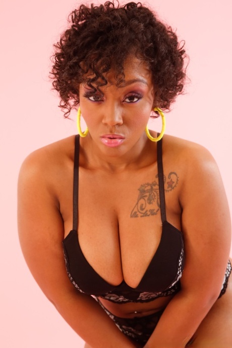 Africaine Roxie Sinner Anal exclusivité pornographique archive